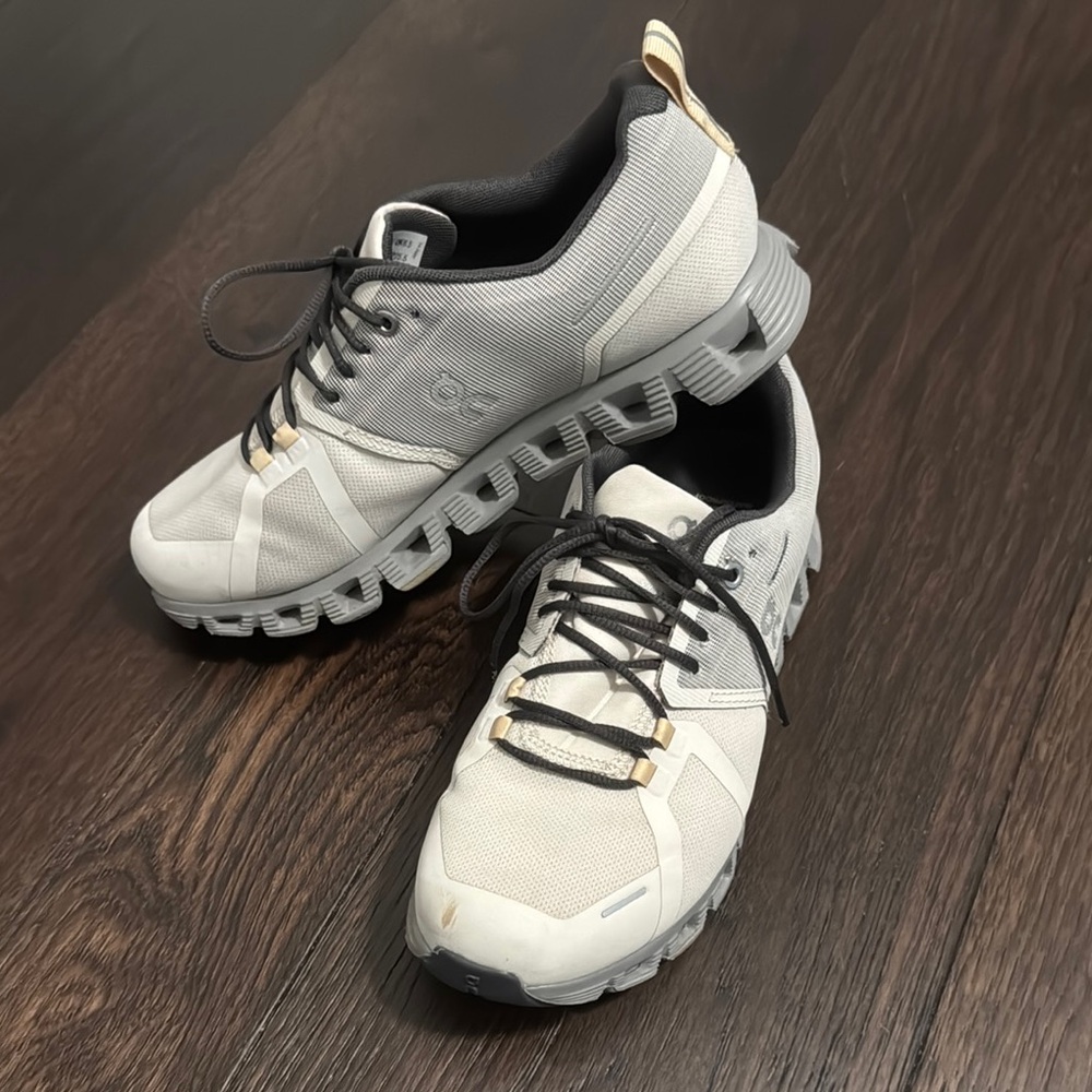 On Running Cloudrunner Waterproof shoes
